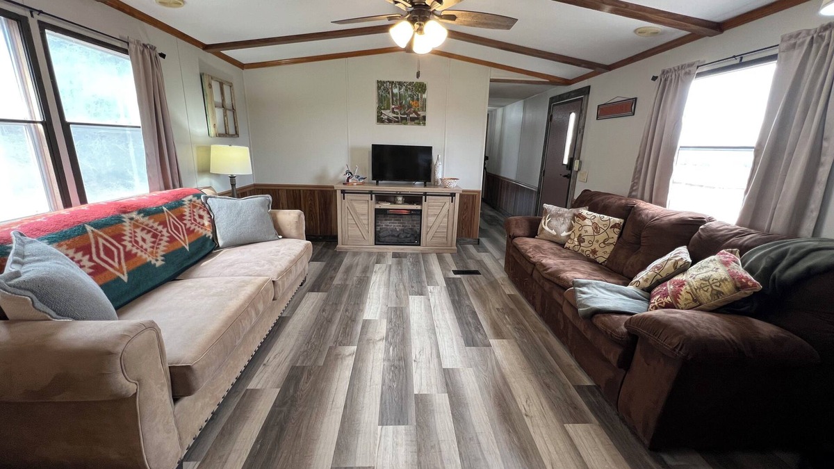 Neodesha House | 3-bedroom 2-bath home in tranquil Neodesha with AC, WiFi