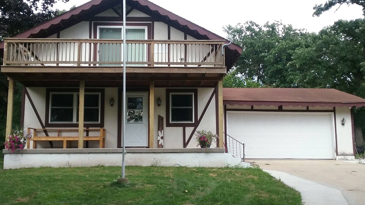 Mount Pleasant House | 3 Bedroom, 2 Bath House, Large Yard, 4 Miles From New Glarus, 10 Miles To Monroe