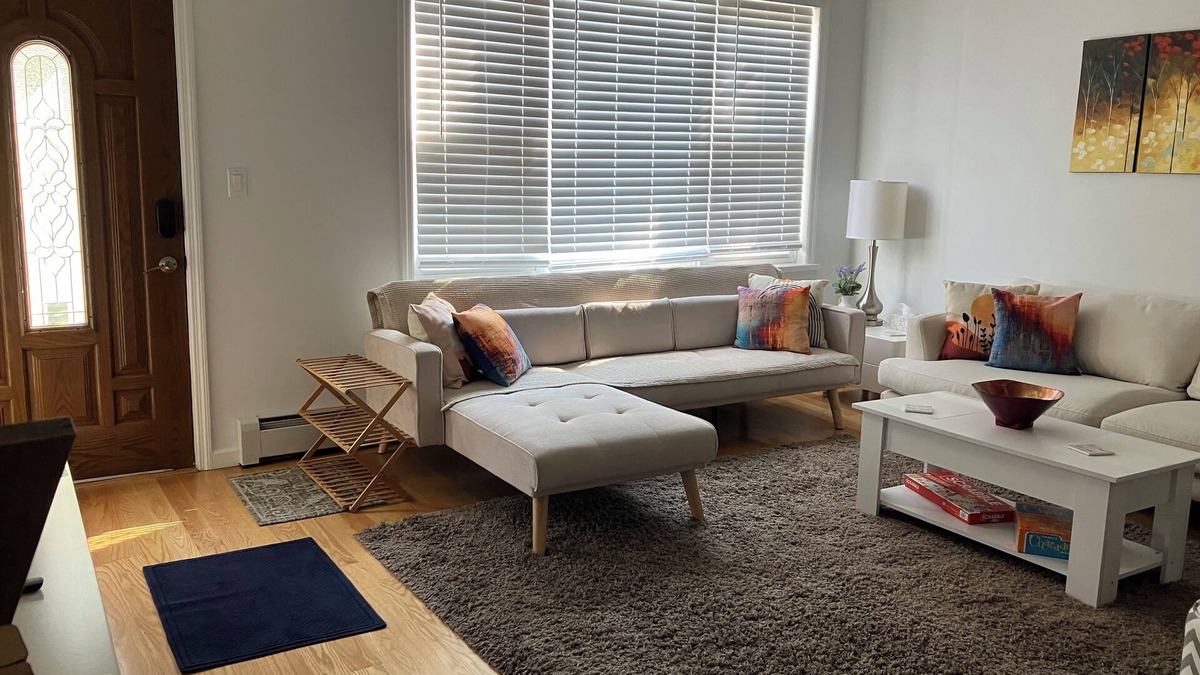 Queens House | 3-bedroom 2-bath house in quiet FLUSHING - WiFi, AC, fully furnished + 1 parking