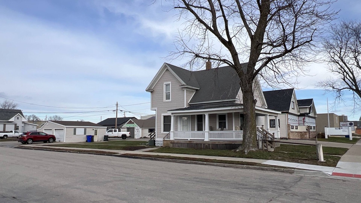 Cedar Rapids - Iowa City House | 3 Bedroom, 2 Bath Just 9 Blocks from Downtown!