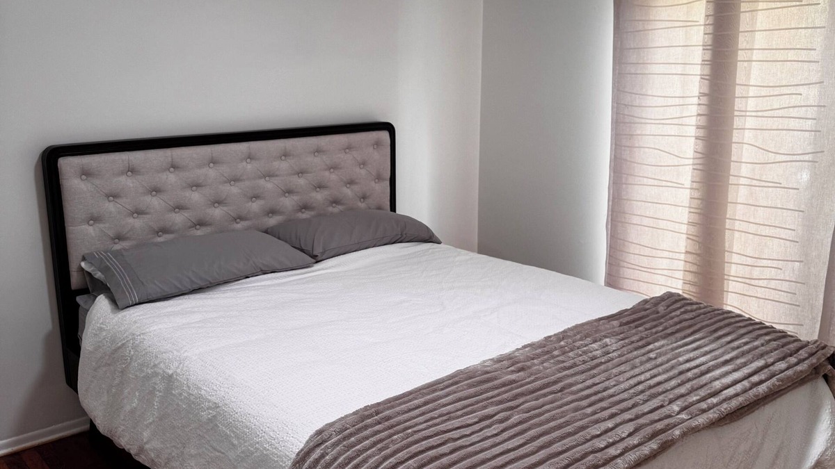 Mitchell House | 3 Bedroom 2 Bath, quiet and close to everything