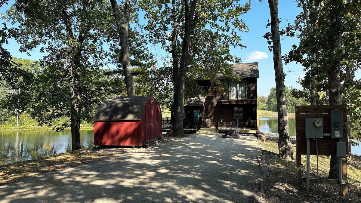 Dorsey House | 3 bedroom 2 bath sleeps 6 comfortably with the option of 8 on a dual twin daybed