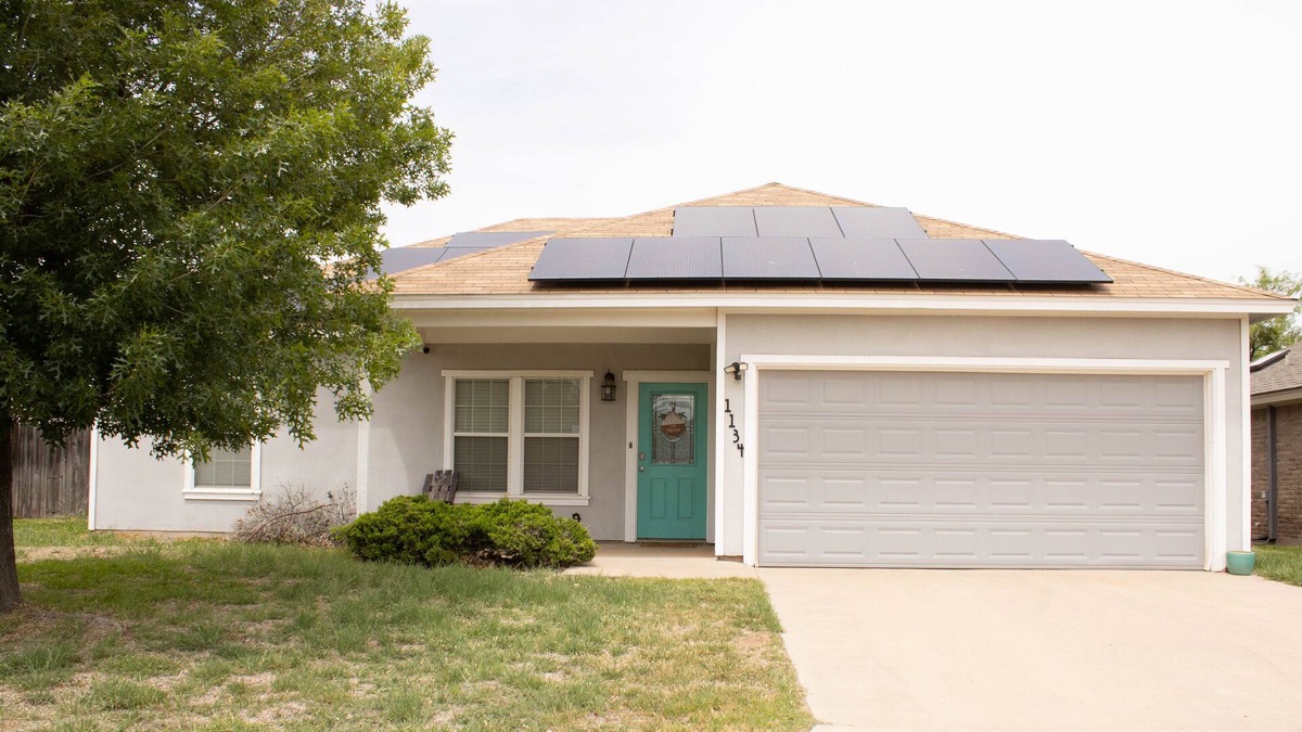 Abilene House | 3 bedroom, 2 bath, with POOL and big backyard!