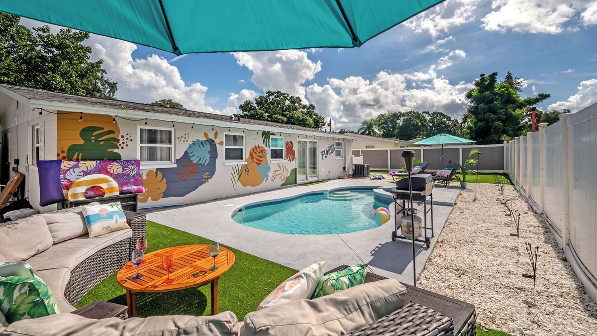 Palm Harbor House | 3 Bedroom 2 Bathroom HEATED POOL home with putting green