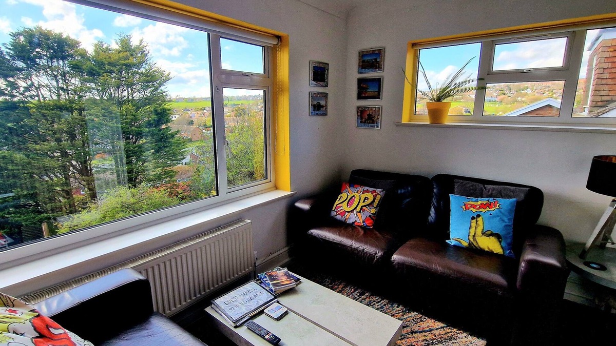 Woodingdean House | 3 bedroom, 2 bathroom Brighton house, stunning views and free parking