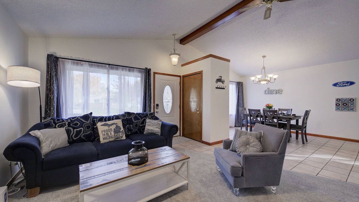 Westland House | 3 bedroom 2 bathroom whole house- up to 8 people