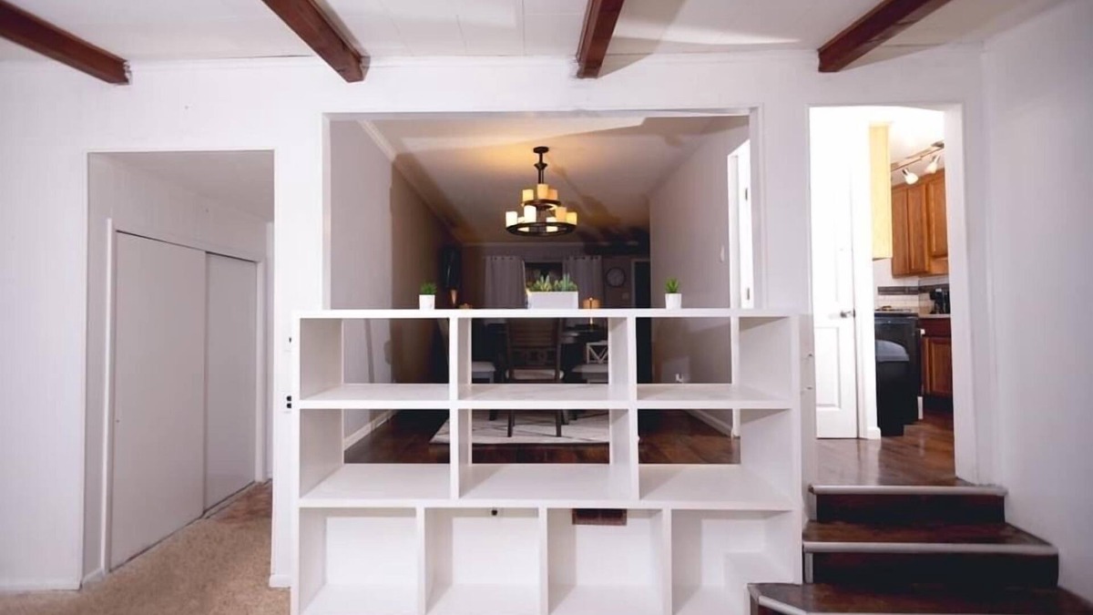 Florissant House | 3 bedroom 2 full bath roomy ranch