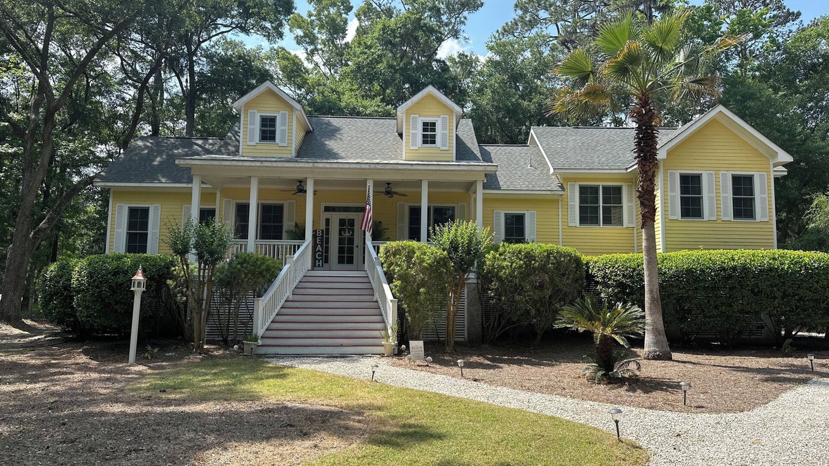 Melrose on the Beach House | 3 bedroom/3.5 baths, Landtrans included Melrose Pool Open!,