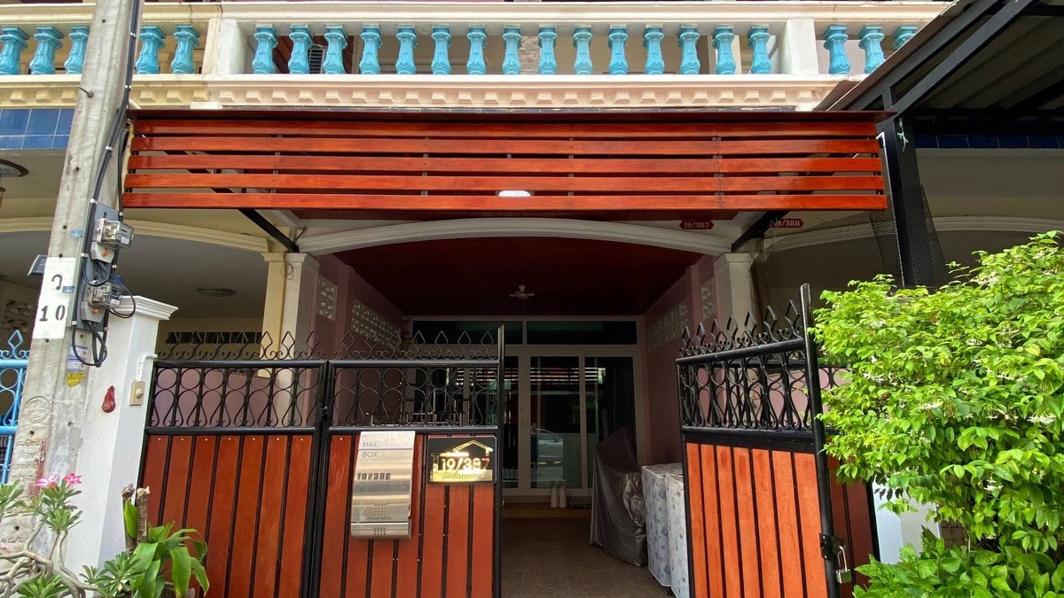 Bang Kho House | 3-bedroom 3-storey townhouse in Bangkok perfect for Group or Family 3-7 guests