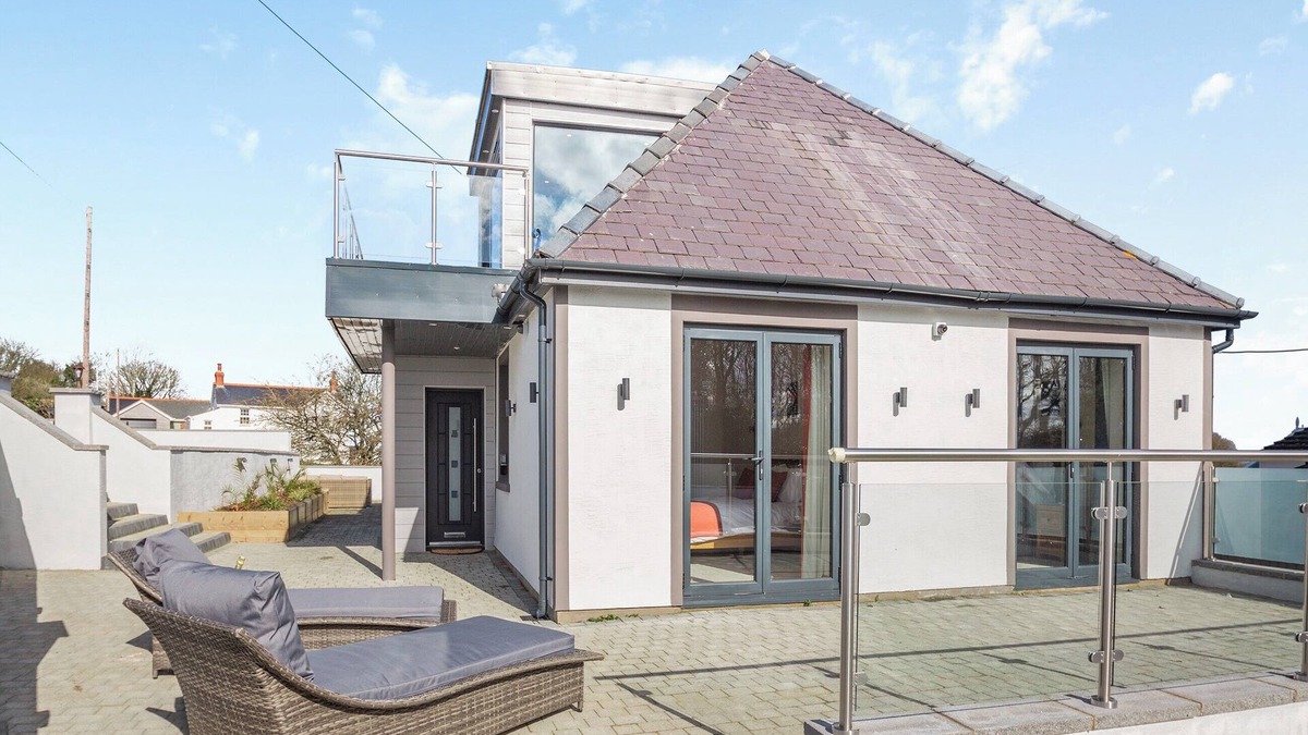 Llandudno Junction Cottage | 3 bedroom accommodation in Bryn Pydew, near Llandudno