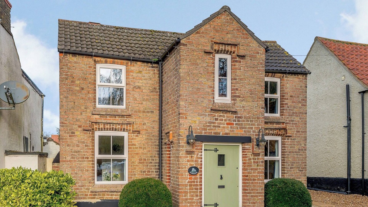 Stainton le Vale Cottage | 3 bedroom accommodation in Donington on Bain