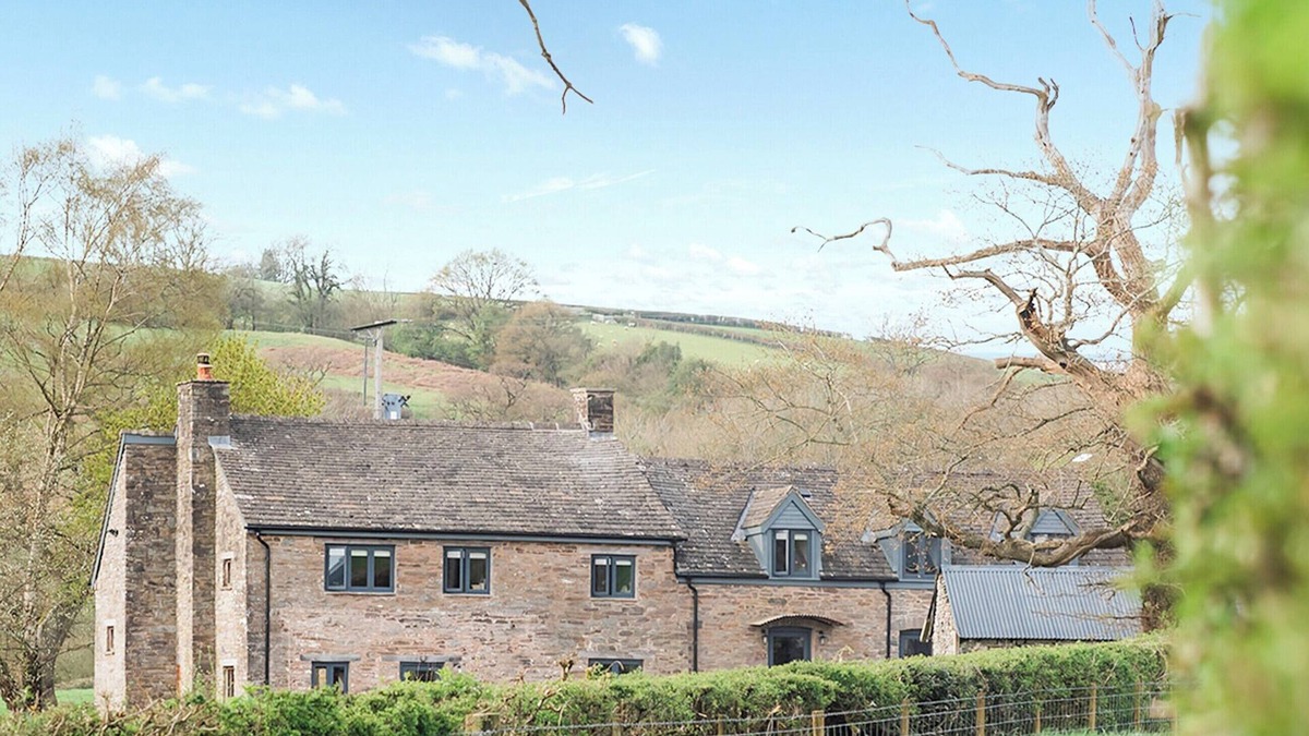 Llanfihangel Tal-y-llyn Cottage | 3 bedroom accommodation in Boughrood Brecon