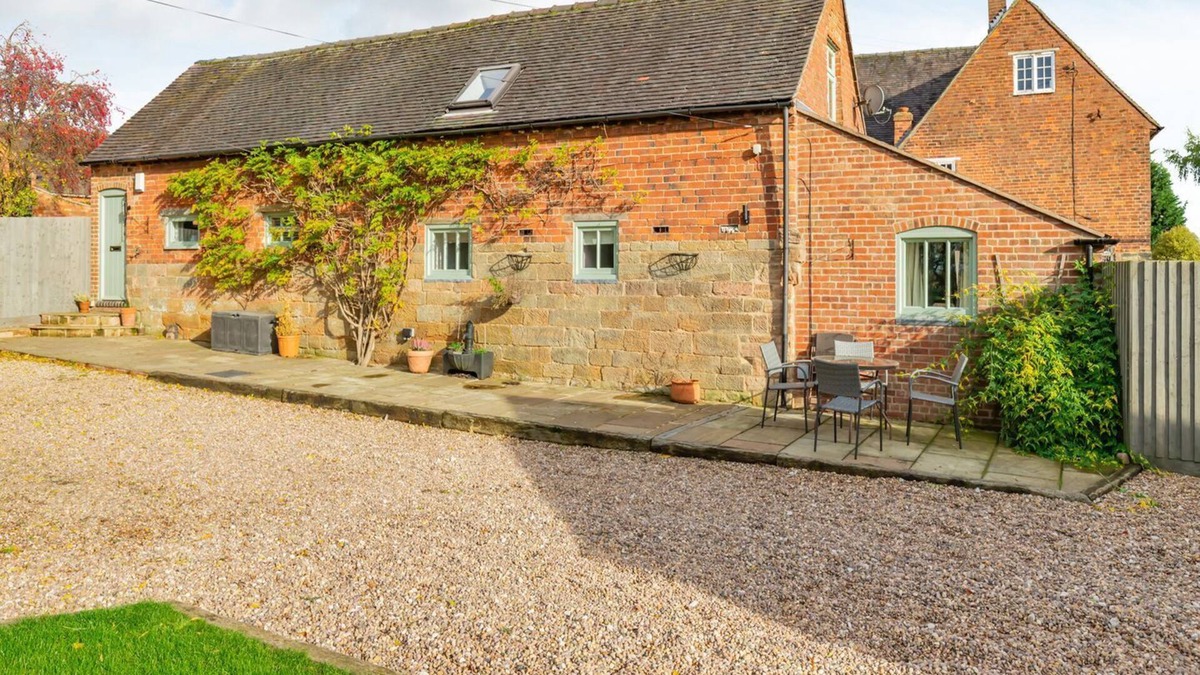 Barrow-on-Trent Cottage | 3 bedroom accommodation in Barrow-on-Trent, near Derby