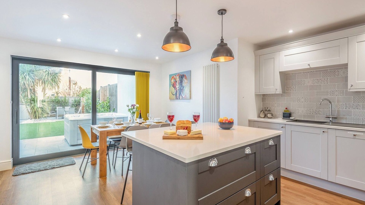 Holland-On-Sea Cottage | 3 bedroom accommodation in Clacton-on-Sea