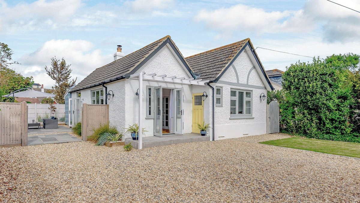 East Wittering Cottage | 3 bedroom accommodation in East Wittering
