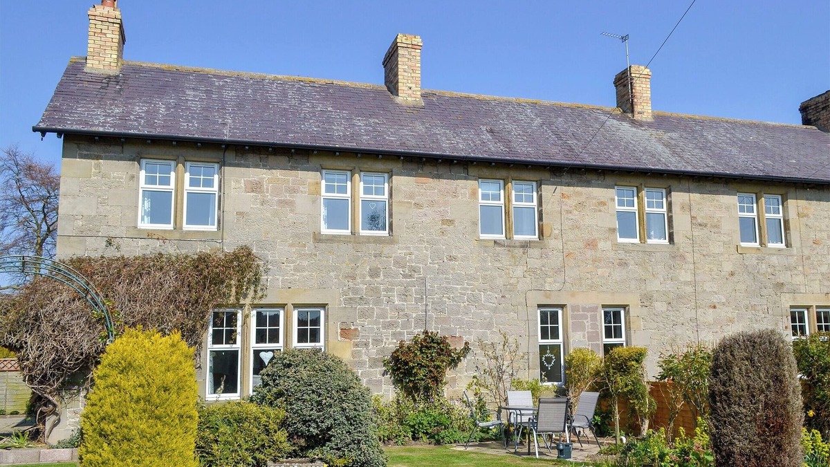 South Charlton Cottage | 3 bedroom accommodation in Christon bank, near Alnwick