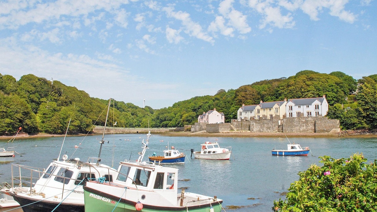 Milford Haven Cottage | 3 bedroom accommodation in Blackbridge, near Milford Haven