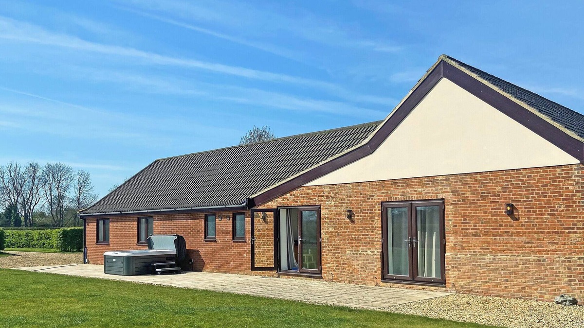 East Dereham Cottage | 3 bedroom accommodation in Mattishall, near Dereham