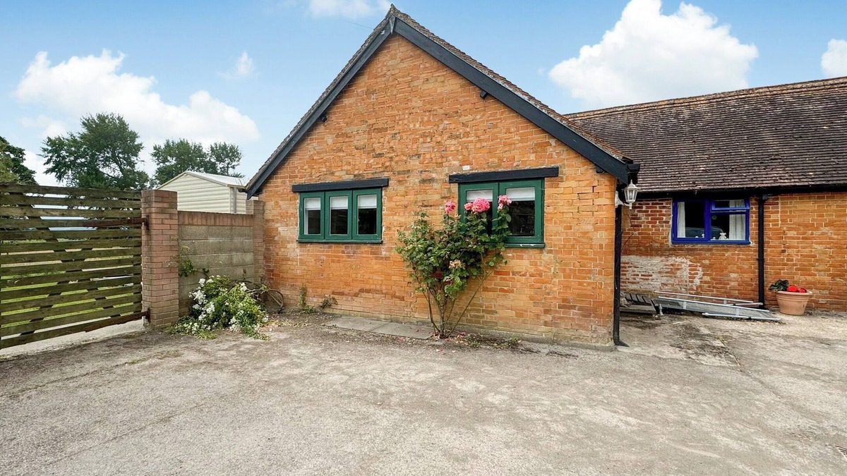 Hartgrove Cottage | 3 bedroom accommodation in East Orchard, near Shaftesbury