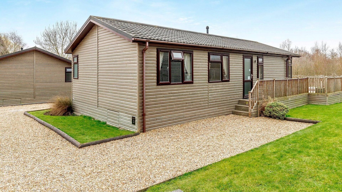 Ashby Woulds Cabin | 3 bedroom accommodation in Overseal, Nr Ashby-de-la-Zouch