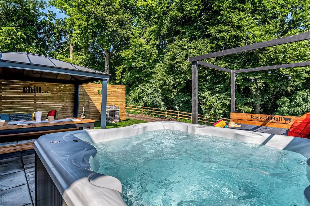 Raywell Ski Chalet | 3 bedroom accommodation in Raywell, Beverley