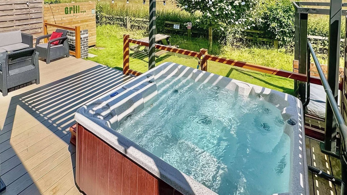 Raywell Ski Chalet | 3 bedroom accommodation in Raywell, Beverley