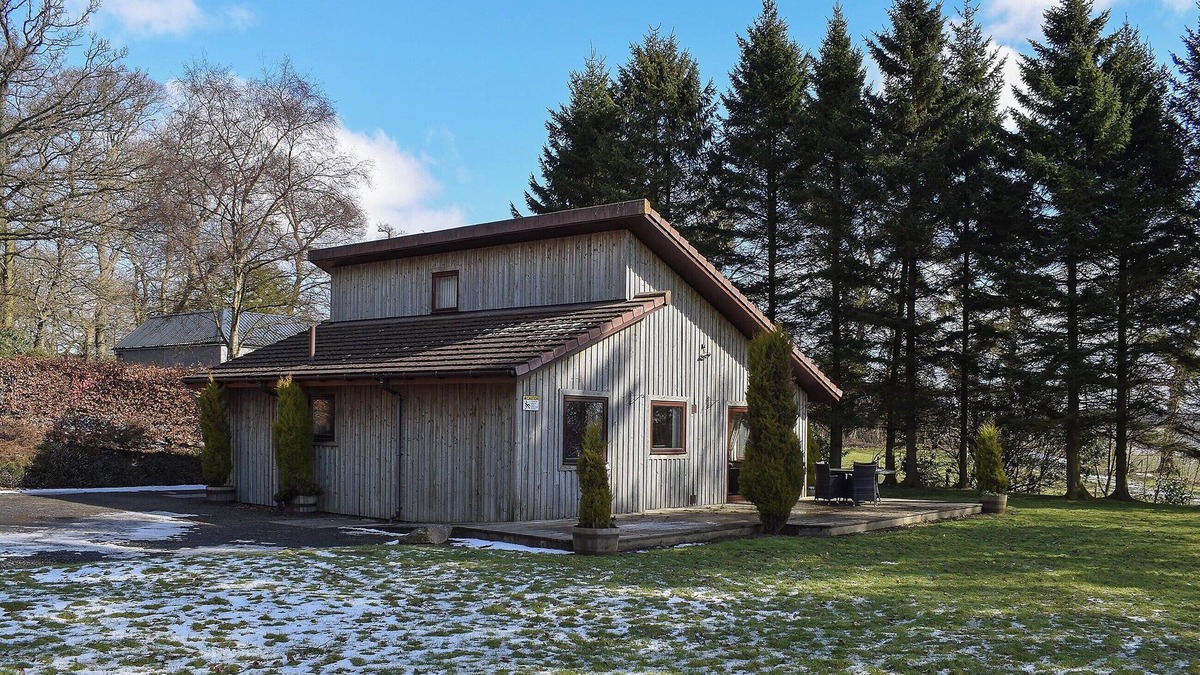 Dunfermline Cottage | 3 bedroom accommodation in Oakley, near Dunfermline