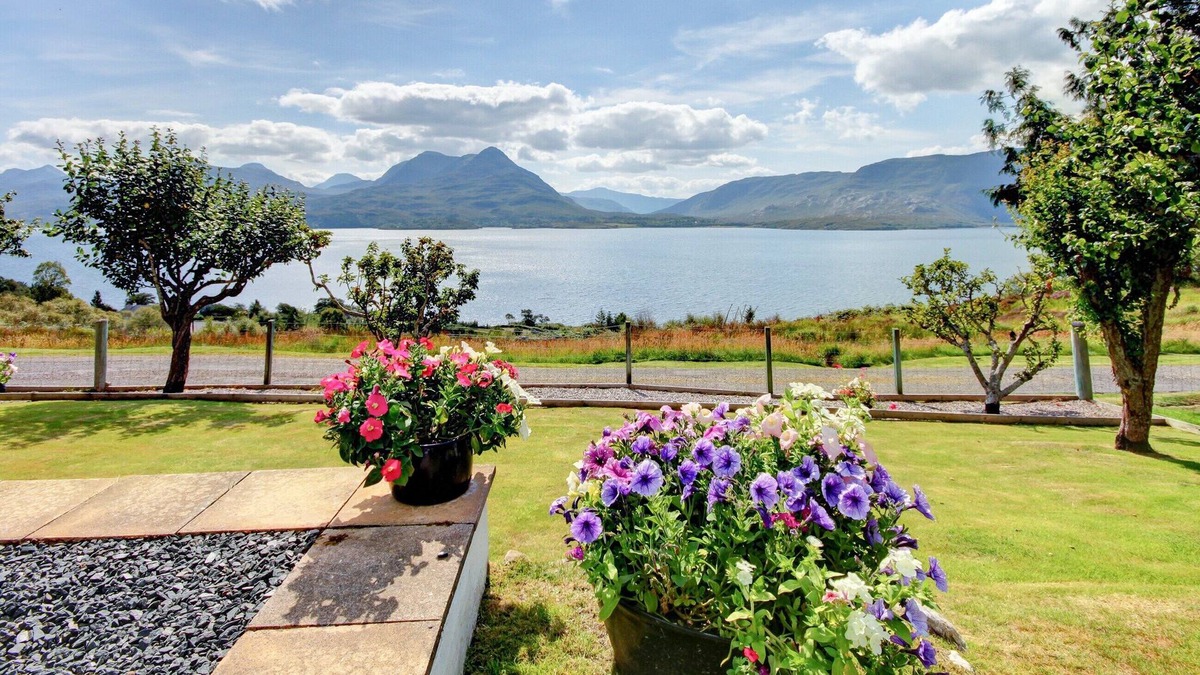 Achnasheen Cottage | 3 bedroom accommodation in Craigloiste, Inver Alligan, Torridon