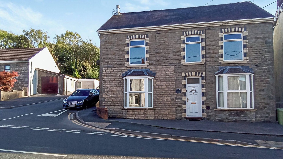 Ammanford Cottage | 3 bedroom accommodation in Garnant, near Ammanford