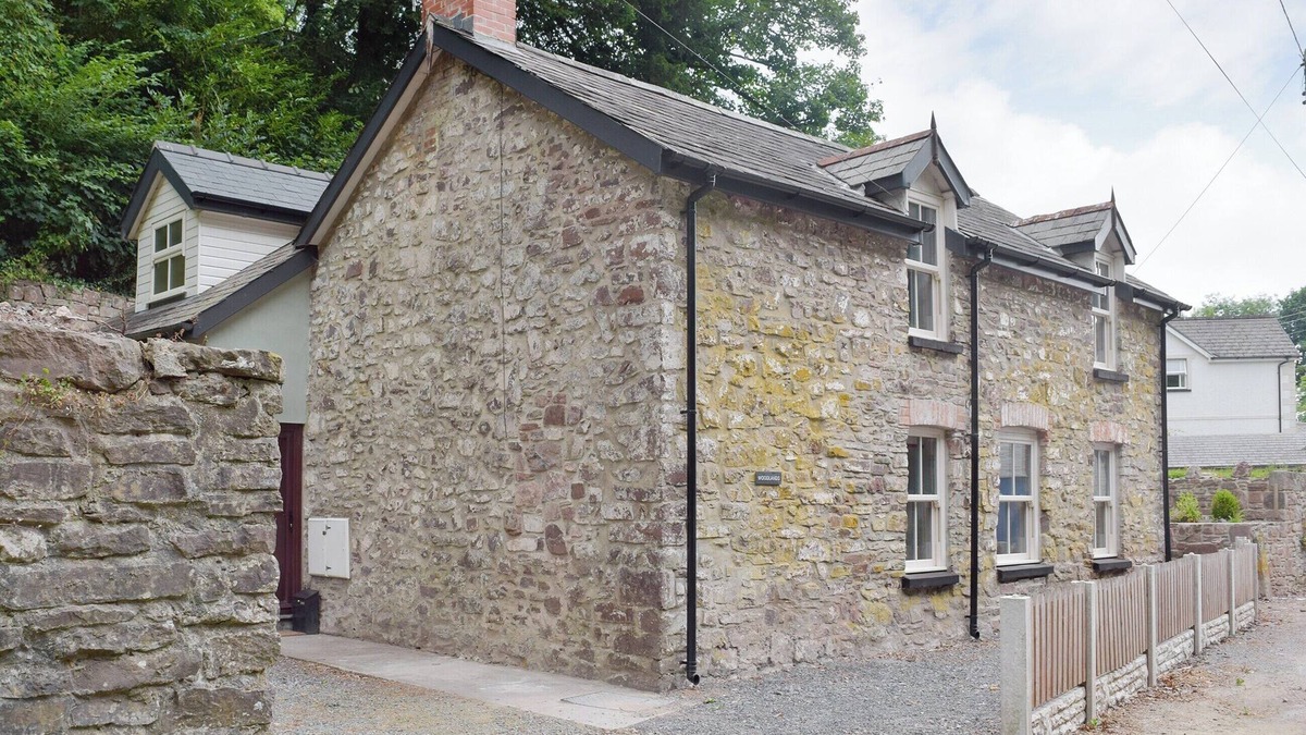 Laugharne Cottage | 3 bedroom accommodation in Laugharne, near Pendine