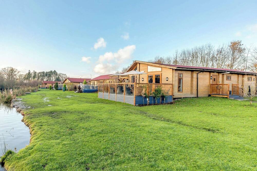 Welsh Frankton Ski Chalet | 3 bedroom accommodation in Ellesmere