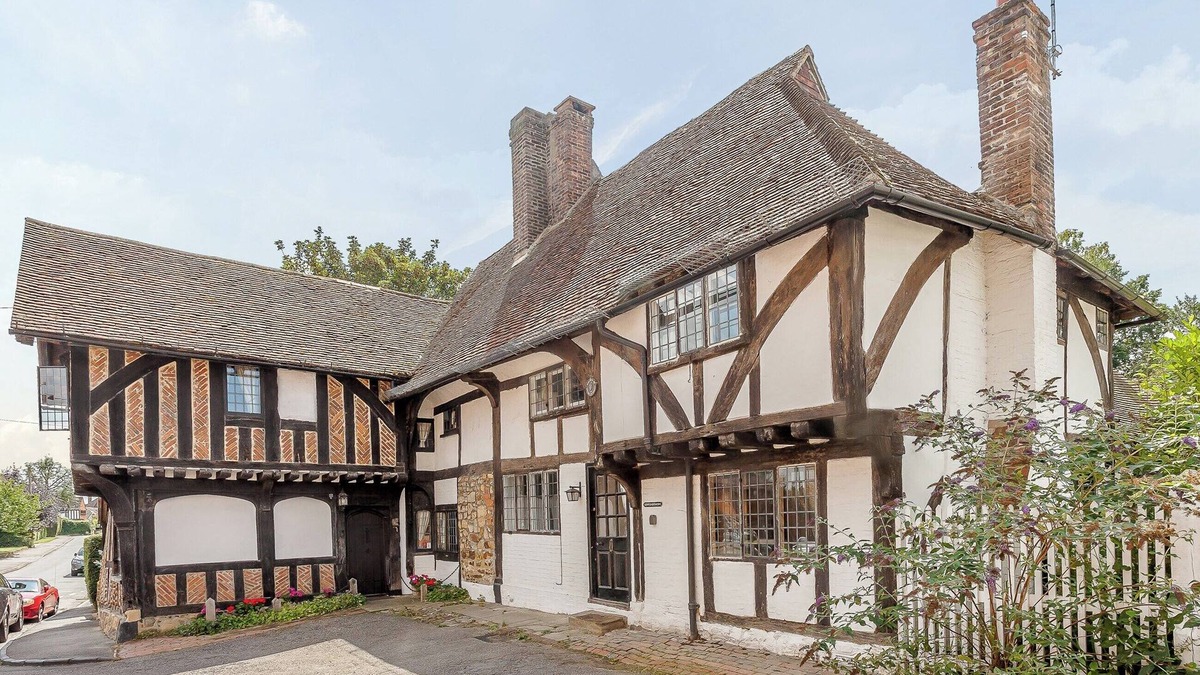 Lingfield Cottage | 3 bedroom accommodation in Lingfield