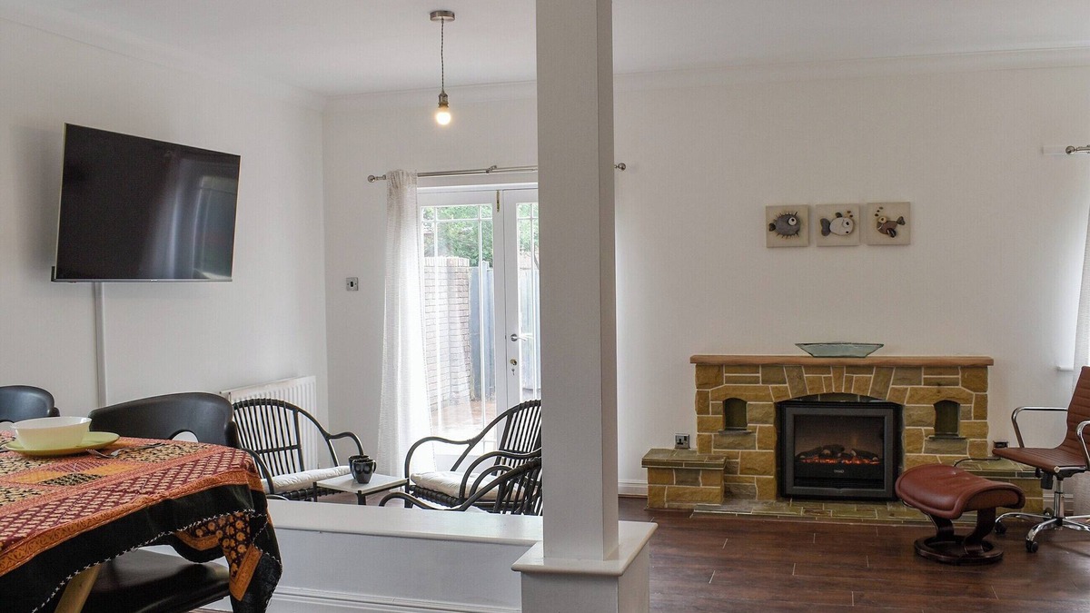 Hazel Grove Cottage | 3 bedroom accommodation in Hazel Grove, Stockport