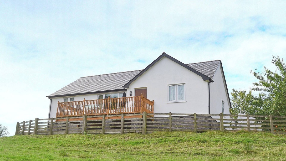 Welshpool Cottage | 3 bedroom accommodation in Llanfair Caereinion, near Welshpool