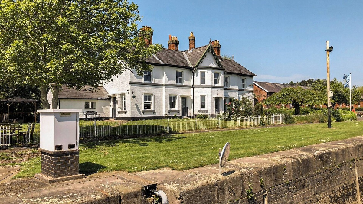Diglis Cottage | 3 bedroom accommodation in Worcester