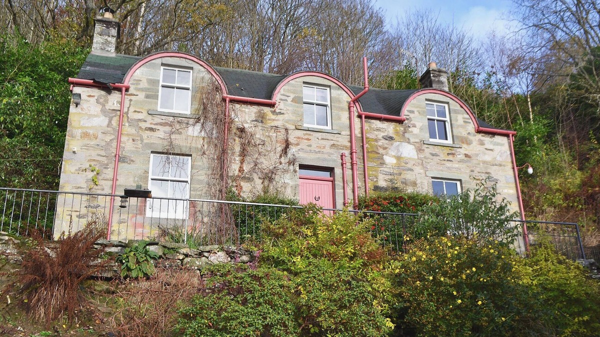 Weem Cottage | 3 bedroom accommodation in Aberfeldy, near Edinburgh