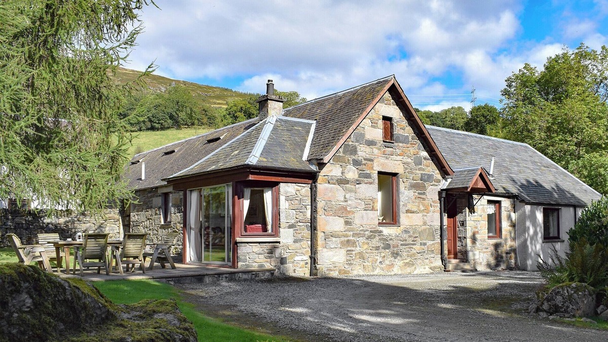 Aberfeldy Cottage | 3 bedroom accommodation in Keltneyburn, by Aberfeldy