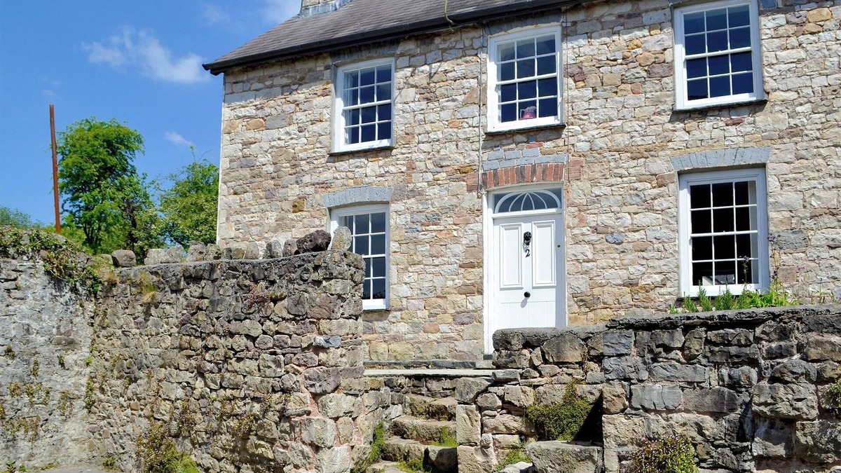 Pentre Gwenlais Cottage | 3 bedroom accommodation in Llandybie, near Llandeilo