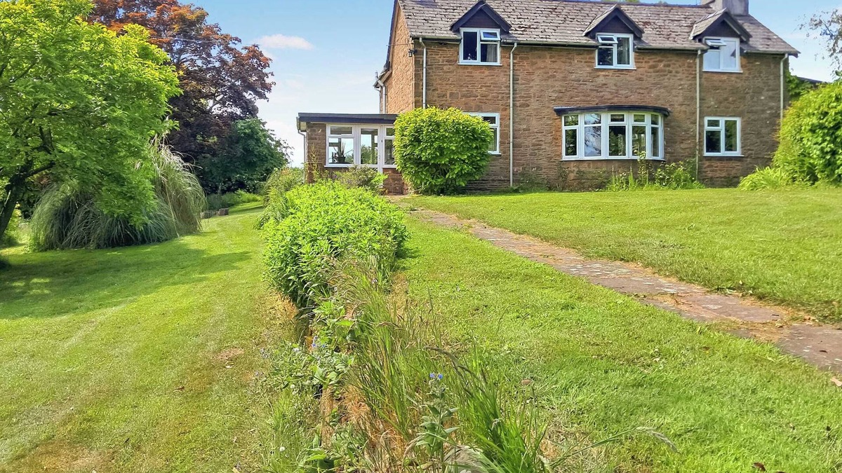 Longtown Cottage | 3 bedroom accommodation in Garway Hill, near Hereford