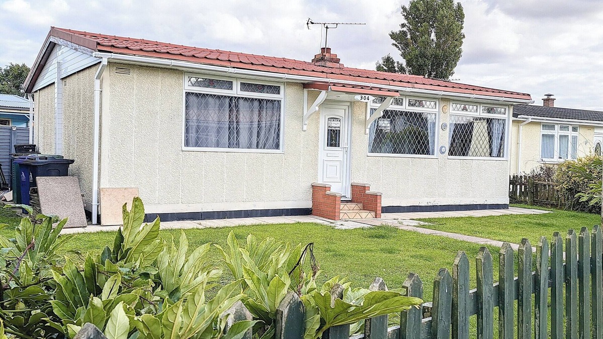 Grimsby Cottage | 3 bedroom accommodation in Humberston, near Grimsby