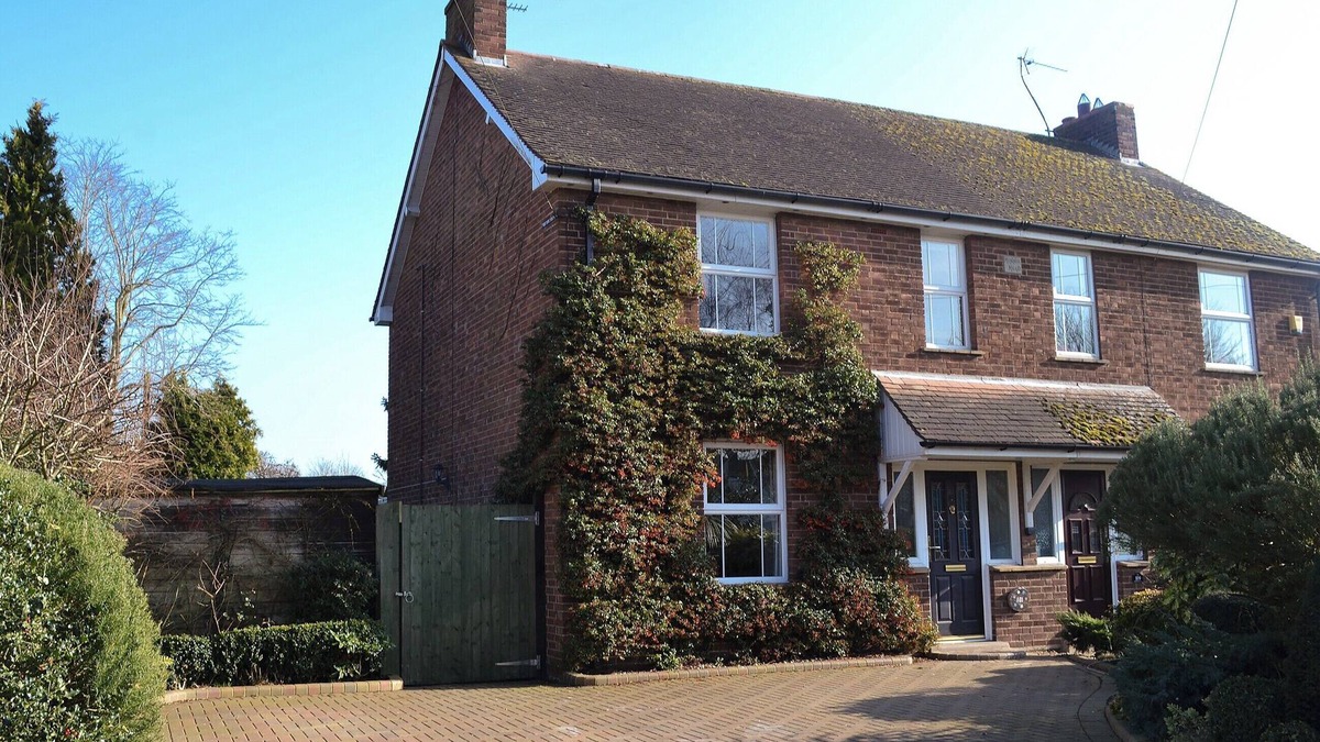 Offord Cluny Cottage | 3 bedroom accommodation in Offord D’Arcy, near Godmanchester