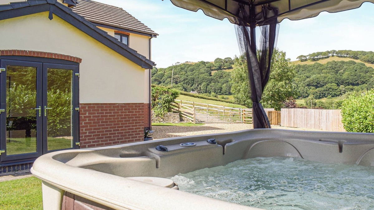 Tirabad Cottage | 3 bedroom accommodation in Heyope, near Knighton