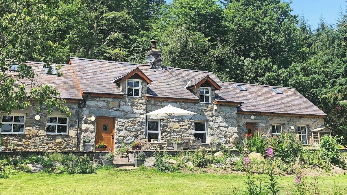 Llanrhychwyn Cottage | 3 bedroom accommodation in Trefriw, near Llanrwst