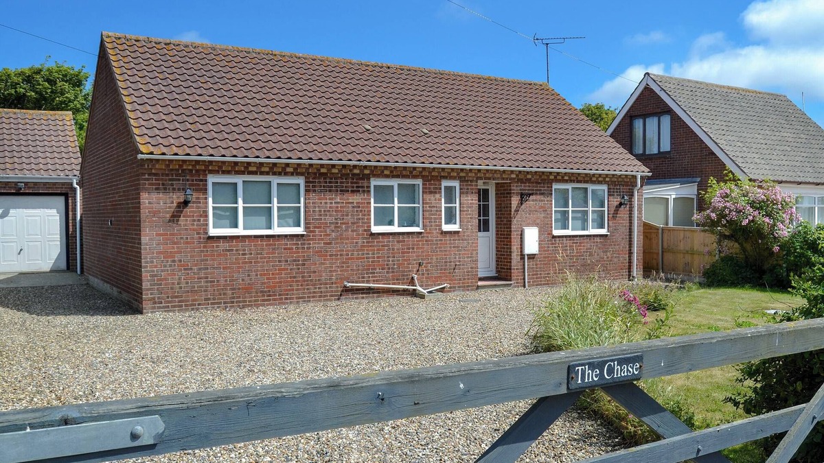 Walcott Cottage | 3 bedroom accommodation in Walcott, near North Walsham