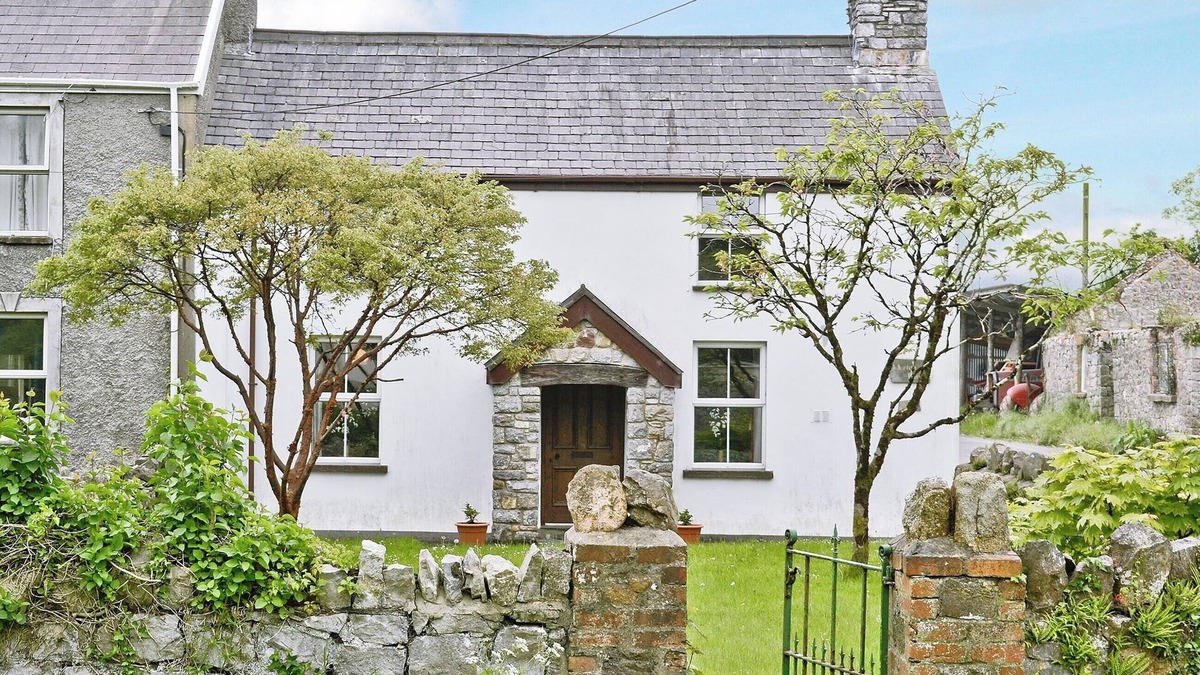 Bishopston Cottage | 3 bedroom accommodation in Murton, near Swansea