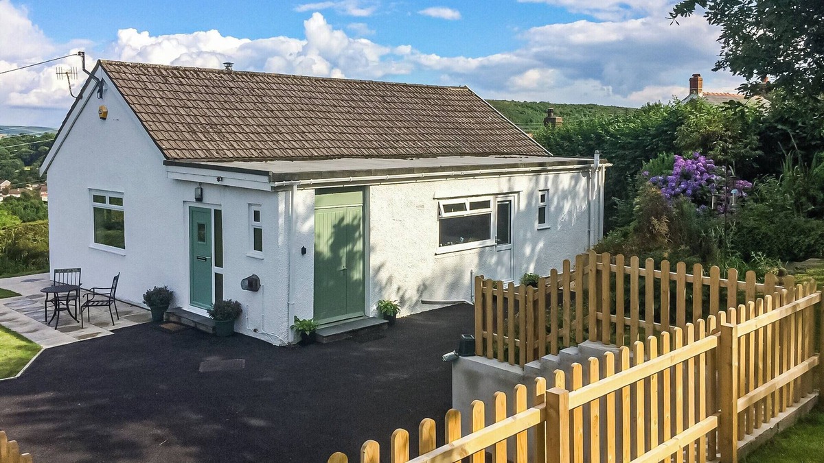 Mawr Cottage | 3 bedroom accommodation in Craig-Cefn-Parc, near Clydach