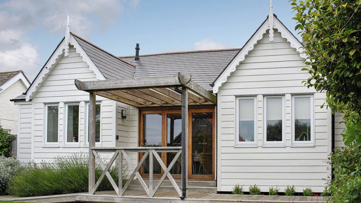 Middleton-on-Sea Cottage | 3 bedroom accommodation in Elmer