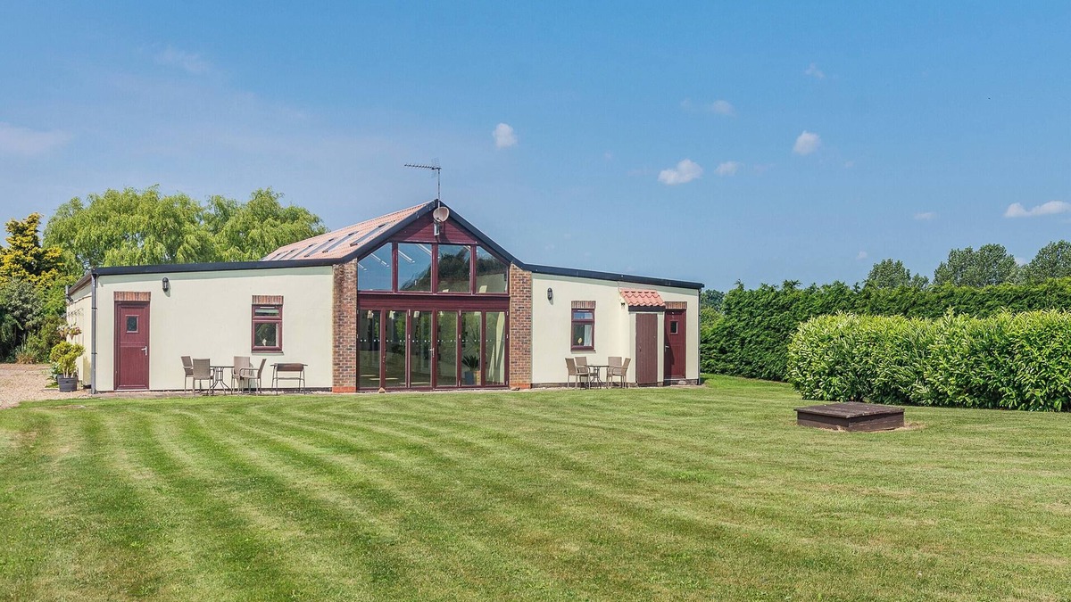 Great Hatfield Cottage | 3 bedroom accommodation in Great Hatfield, near Hornsea