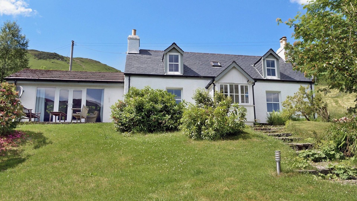 Sallachy Cottage | 3 bedroom accommodation in Allt Na Subh, By Dornie