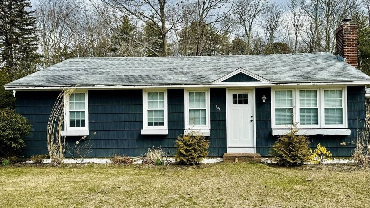 Moody House | 3-bedroom Air Conditioned Home recently updated in Moody, 5-minute walk to beach
